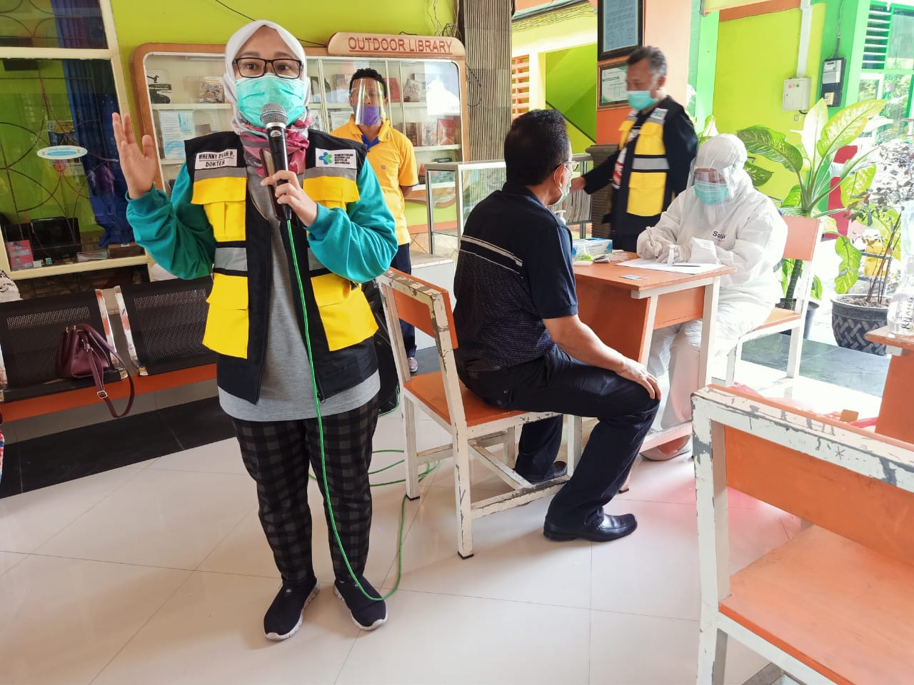 Kegiatan Skrining dan Sosialisasi Protokol Pencegahan Penularan COVID -19 di SMP N 2 Bojonegoro